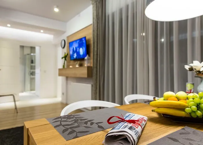 Pajo I -rezydencja Tatry--grota Solna--taras--garaz Podziemny זקופאנה