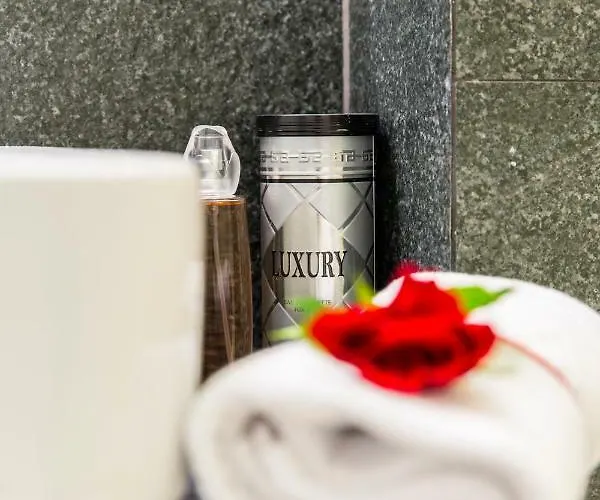 Pajo I -rezydencja Tatry--grota Solna--taras--garaz Podziemny *