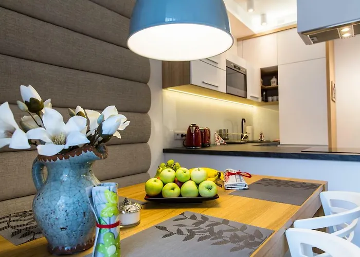 Pajo I -rezydencja Tatry--grota Solna--taras--garaz Podziemny זקופאנה